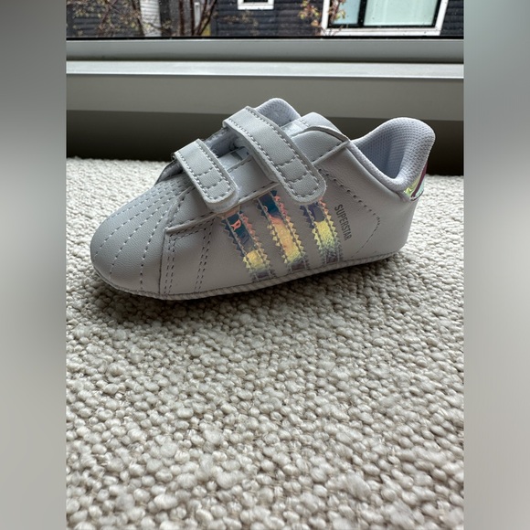 (NWT) adidas - Superstar Crib Shoe - IRIDESCENT / WHITE - Size 3 - Picture 5 of 7